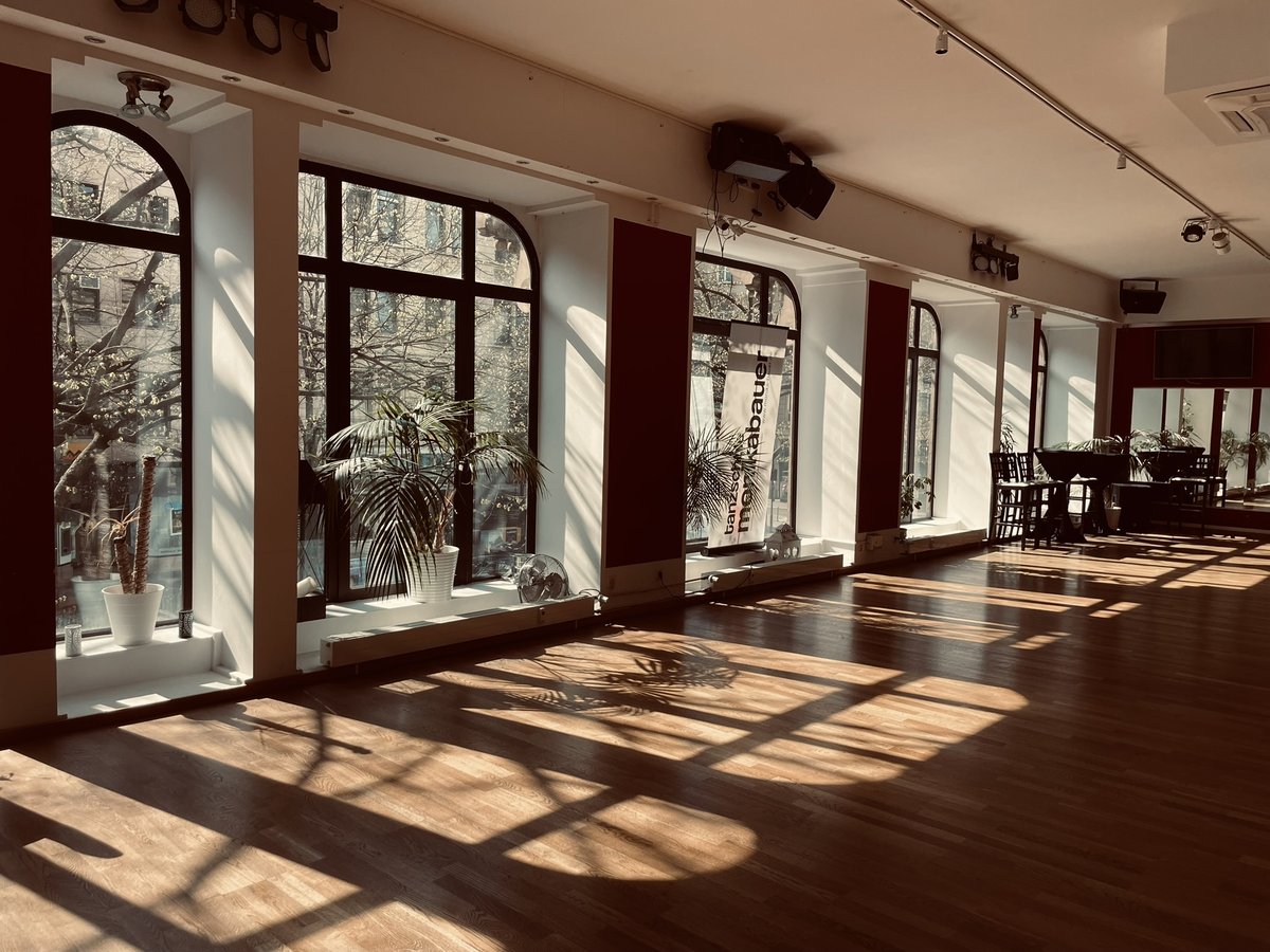 Headerbild – Saalansicht